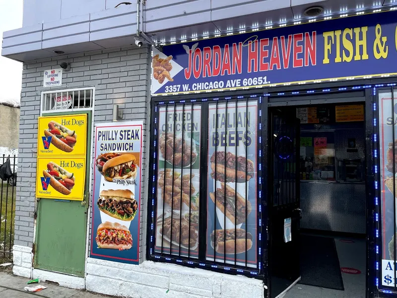 chicken nuggets Jordan’s Fish & Chicken in Humboldt Park