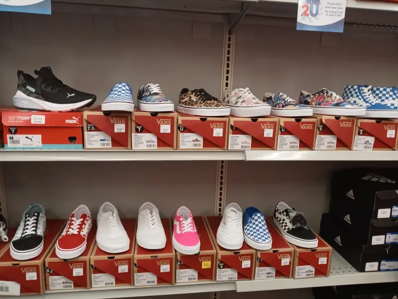 womens shoe stores Click Shoes & More