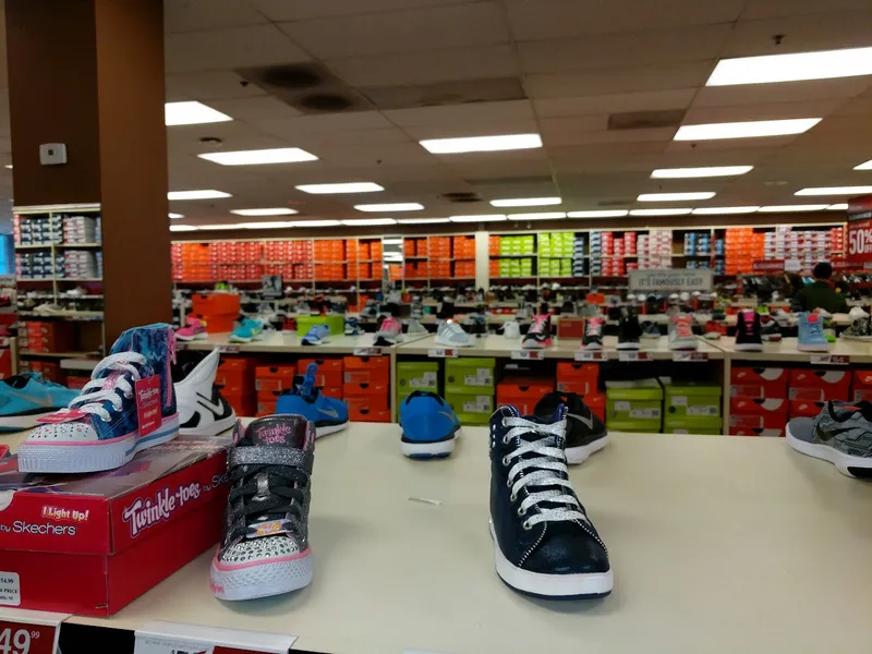 mens shoe stores Famous Footwear