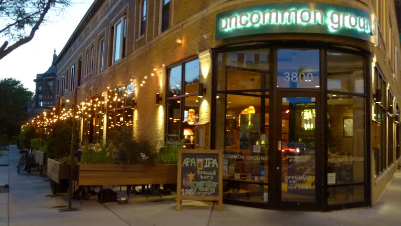 Dog-Friendly Restaurants UncommonGround - Lakeview