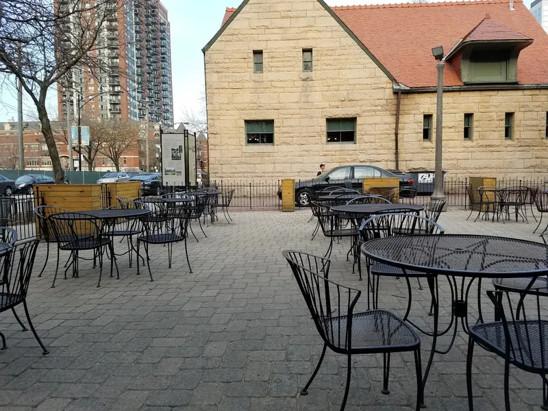 Dog-Friendly Restaurants Spoke & Bird Cafe (South Loop)