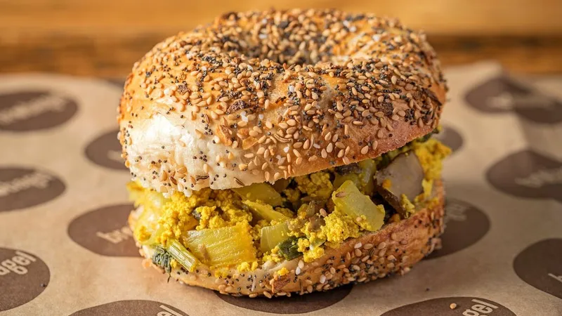 egg sandwich Brobagel