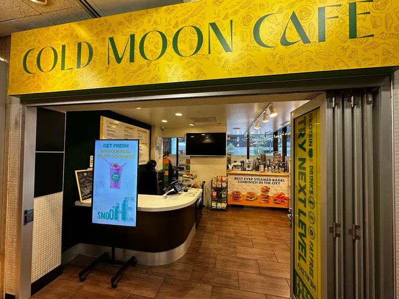 diners Cold Moon Cafe