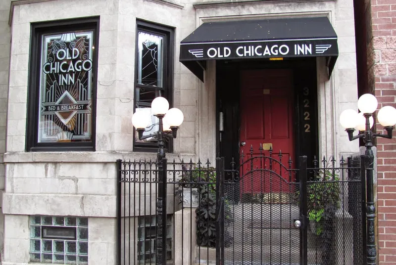 Hotel Bars Old Chicago Inn featuring Room 13