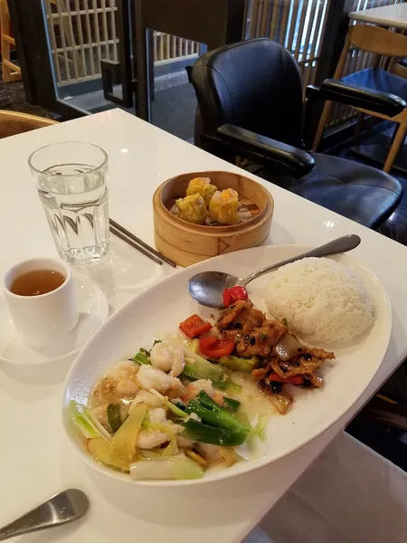 clam chowder Shang Noodle Chicago Streeterville