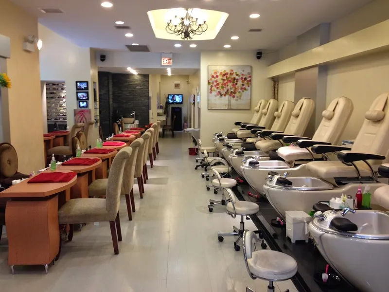 Polish and Pour Nail Spa Old Town