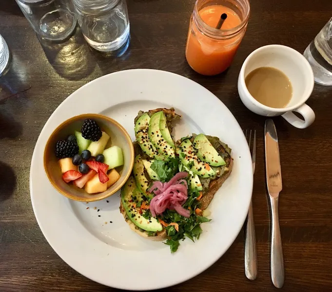 avocado toast Kanela Breakfast Club