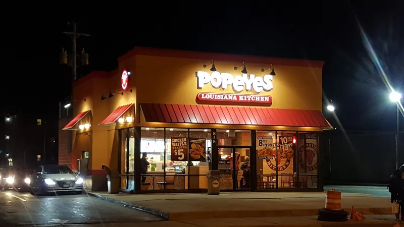 Fast Food restaurants Popeyes Louisiana Kitchen in Bronzeville