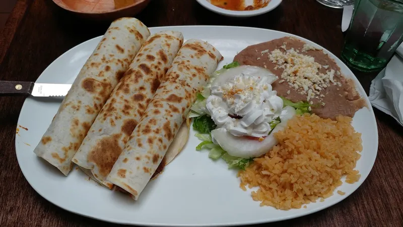 chicken quesadilla El Jardin