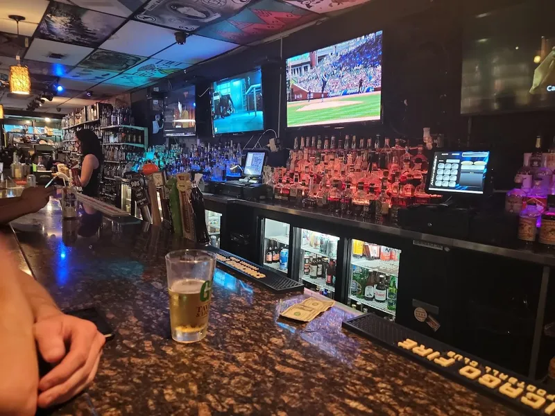 Beer Bars GO Tavern & Liquors in Logan Square