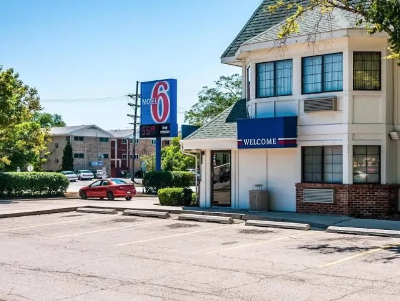 Hotels with shuttle Motel 6 Schiller Park, IL - Chicago O'Hare