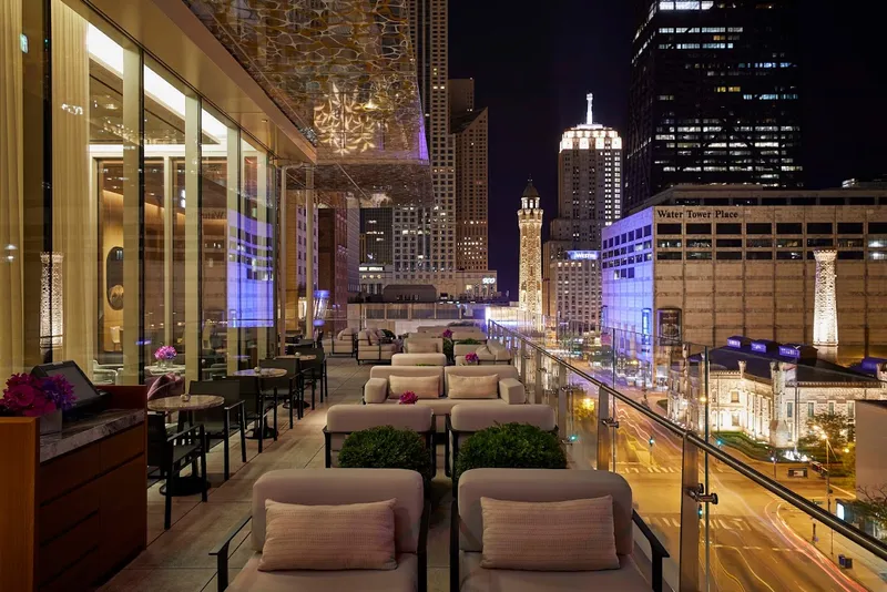 Hotels with restaurants The Peninsula Chicago