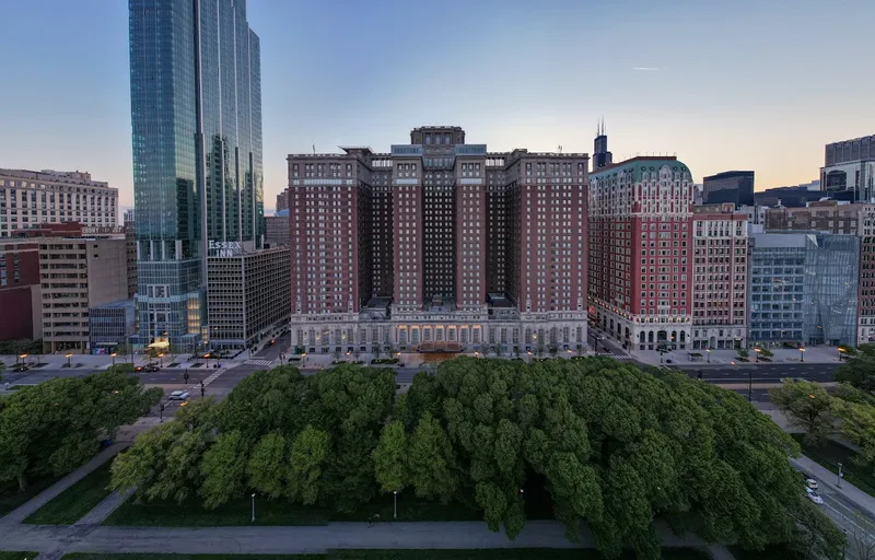 hotels with room service Palmer House a Hilton Hotel