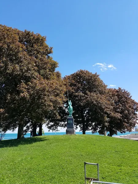 kid-friendly hiking trails Lakefront Trail - Belmont Harbor - 3200 N