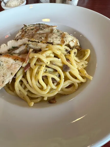 Pasta restaurants Davanti Ristorante in Greenway