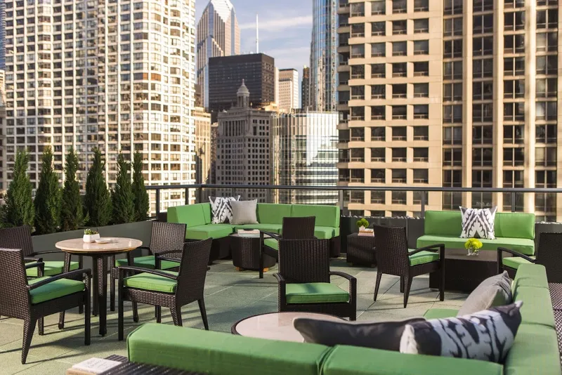 pet friendly hotels Level Chicago - River North