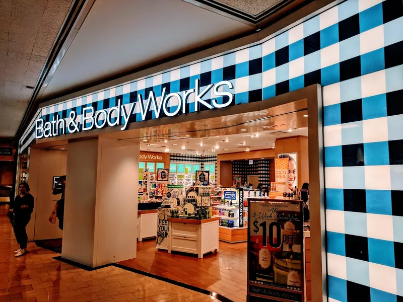 cosmetics stores Bath & Body Works