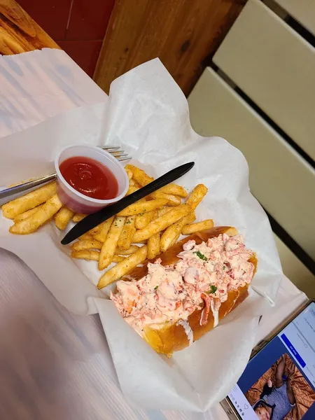 lobster rolls SEAHOLIC Houston Seafood & Oyster Bar