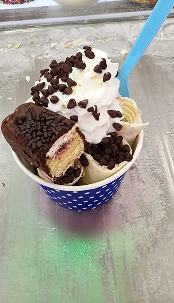 Desserts ICE CREAM WORLD ROLLS in Alief