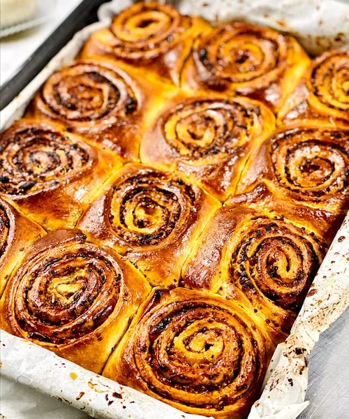 cinnamon rolls Klein’s Bakery & Cafe (LakeviewEast)