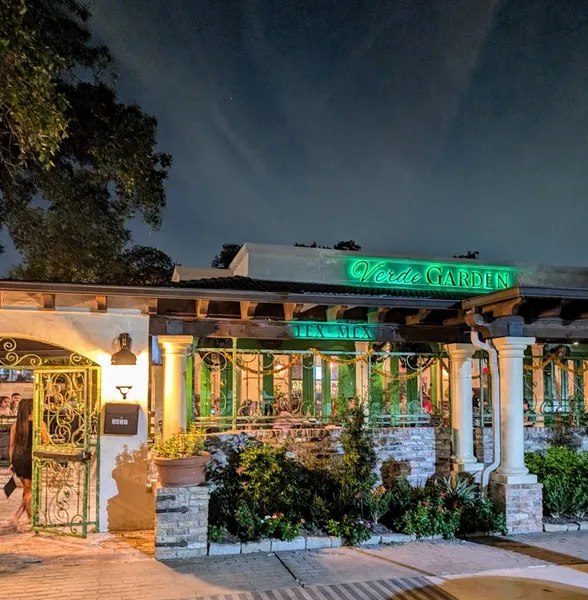 outdoor dining Verde Garden