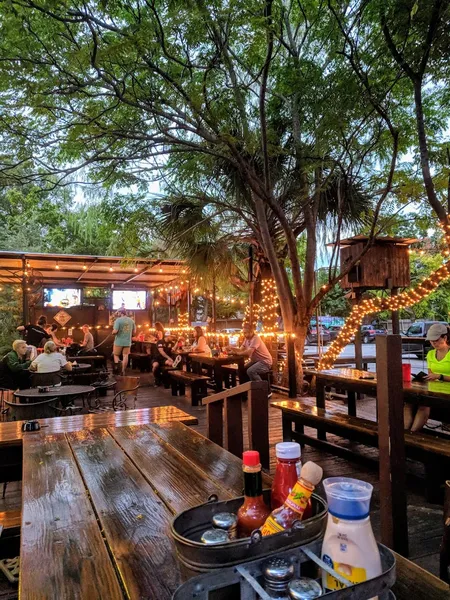 outdoor dining Onion Creek