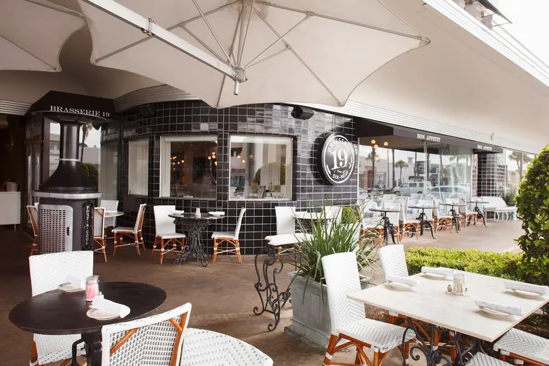 outdoor dining Brasserie 19