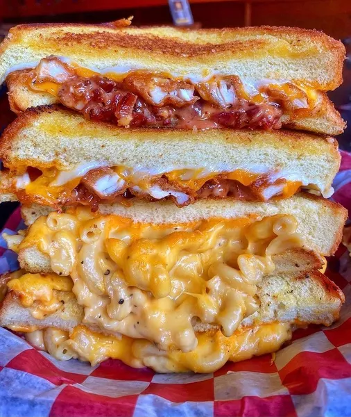 Mac and Cheese Cheesie's Pub & Grub - Lakeview