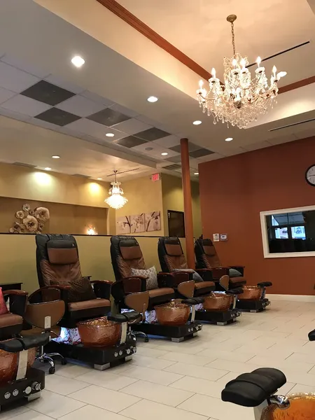 nail salons Paradise Nails & Spa