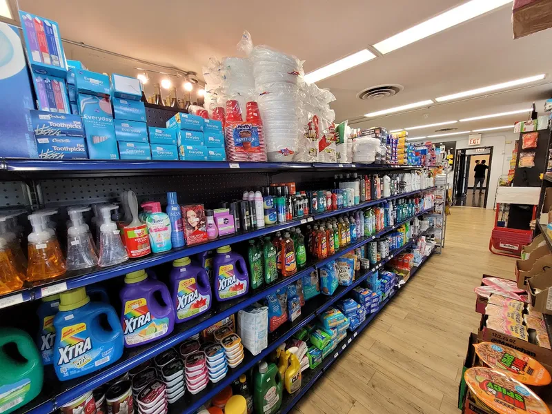 grocery stores The LakeShore Pantry in Lake View