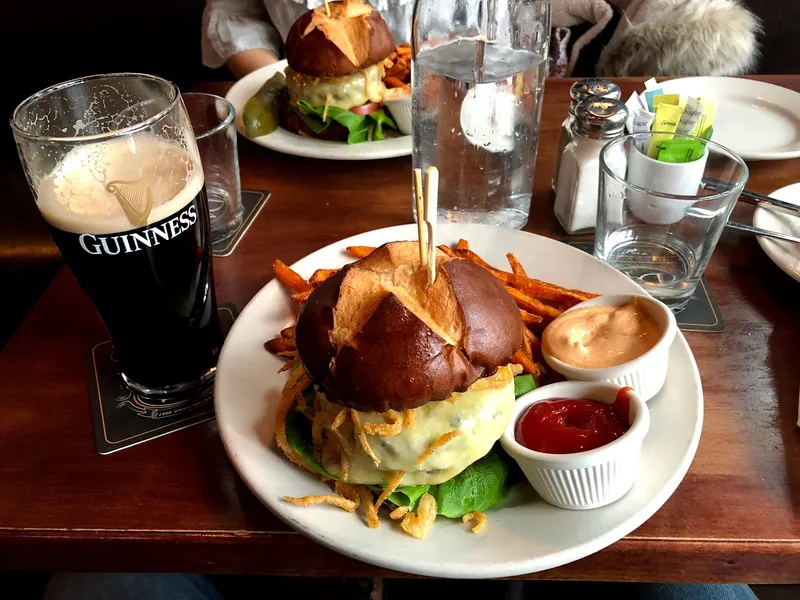 comfort food D4 Irish Pub & Cafe