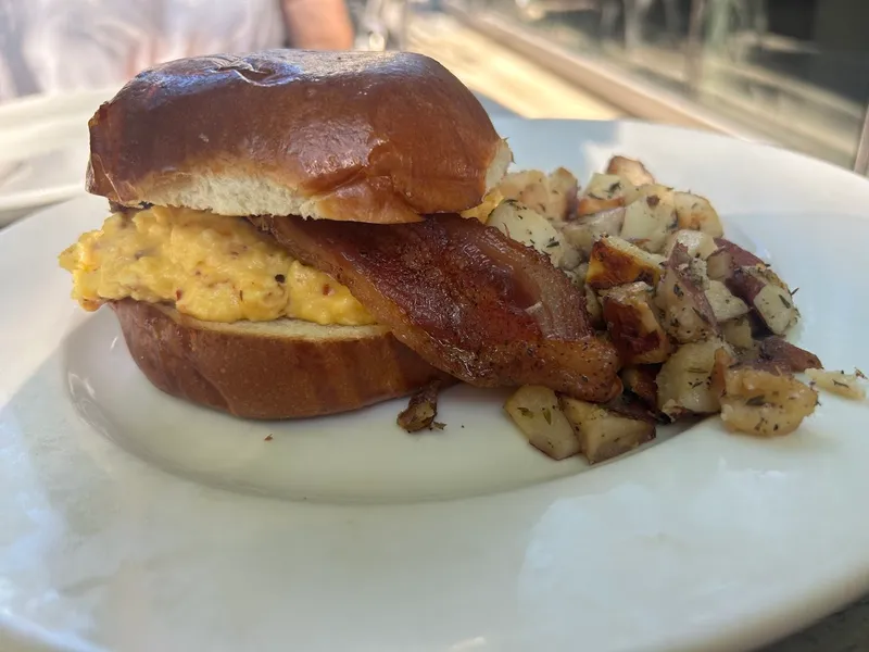 egg sandwich Kanela Breakfast Club