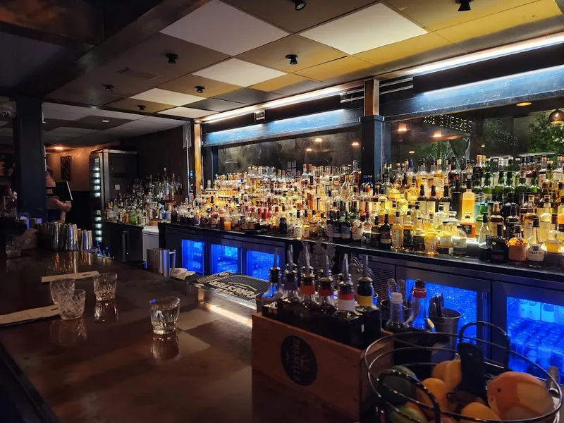 cocktail bar Reserve 101 in Downtown Houston