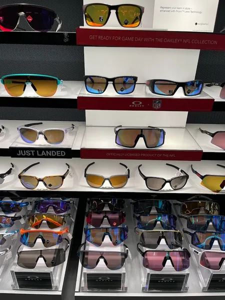 sunglasses stores Sunglass Hut