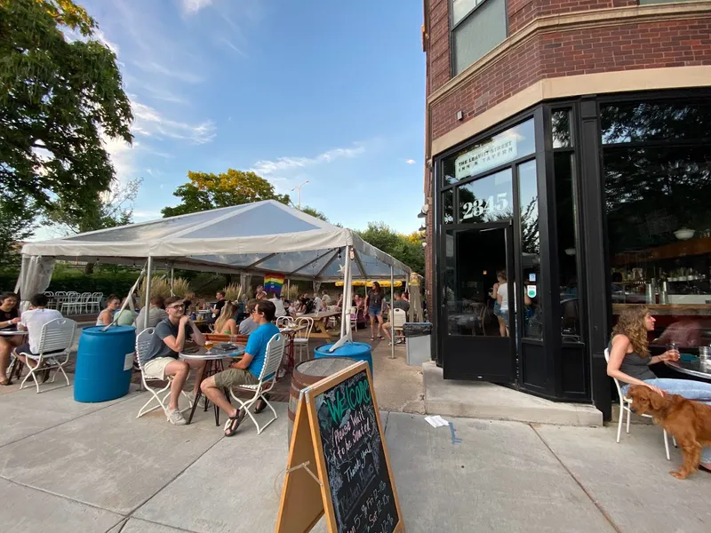 lunch restaurants The Leavitt Street Inn & Tavern