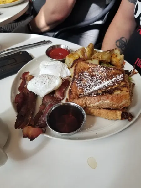 French Toast Table 7 Bistro