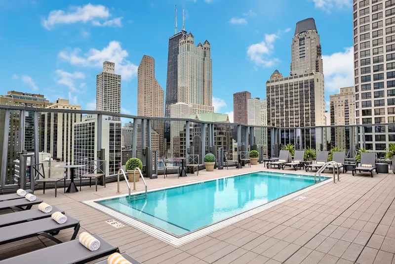 Hotels with balconies Viceroy Chicago