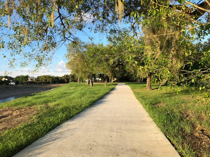 kid-friendly hiking trails Brays Bayou Park