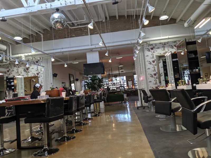 hair salons Solo Salon - Elizabeth in West Loop