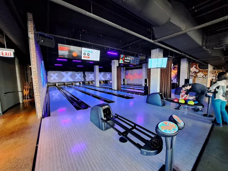 Bowling Lucky Strike Social at Wrigleyville