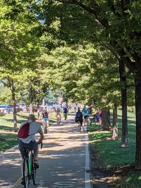 Kid-friendly bike trails Lakefront Trail - Grant Park