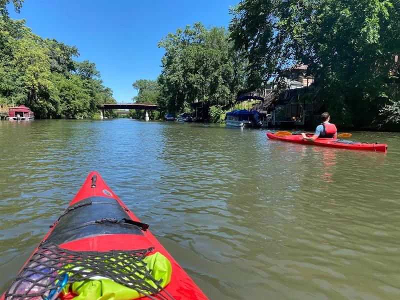 places to go kayaking Chicago River Canoe and Kayak at Clark Park