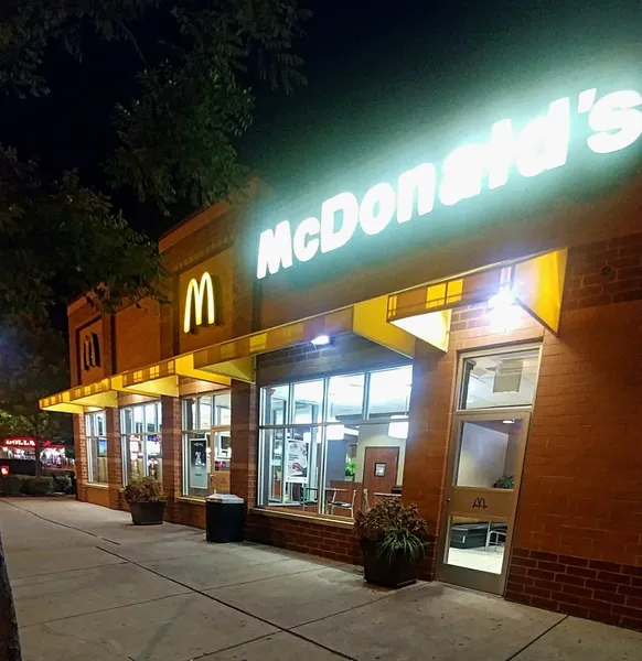 Fast Food restaurants McDonald's in Rogers Park