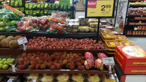 Best of 15 grocery stores in Belmont Central Chicago