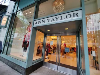 Top 17 dress stores in Streeterville Chicago