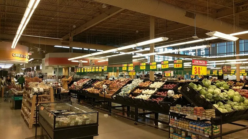 grocery stores H-E-B