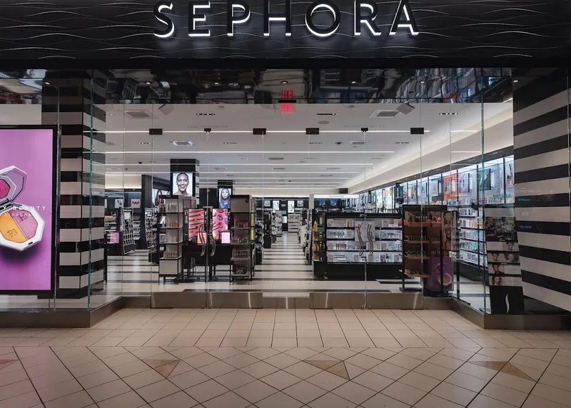 cosmetics stores SEPHORA in Willowbrook