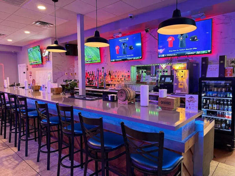 late night restaurants Zunex Sports Bar & Grill in Denver Harbor