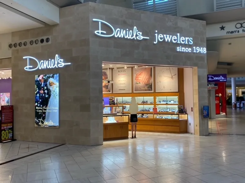 jewelry stores Daniel's Jewelers in Willowbrook