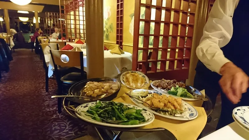 Chinese restaurants May Dragon Chinese Restaurant 五福樓